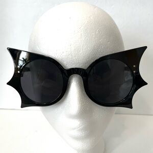 New Black Bat Wing Oversized Sunglasses Retro Goth Punk Vampire Bat UV 400